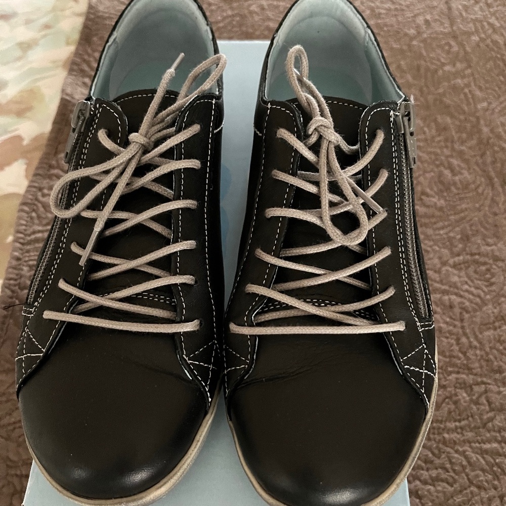 Cloud Footwear "Akia" Sneaker, Women's Size 38 - Worn Once!